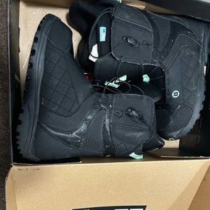 Like New Burton Mint snowboard boots 8.5